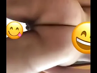 Novinho gordinho rebolando no t.